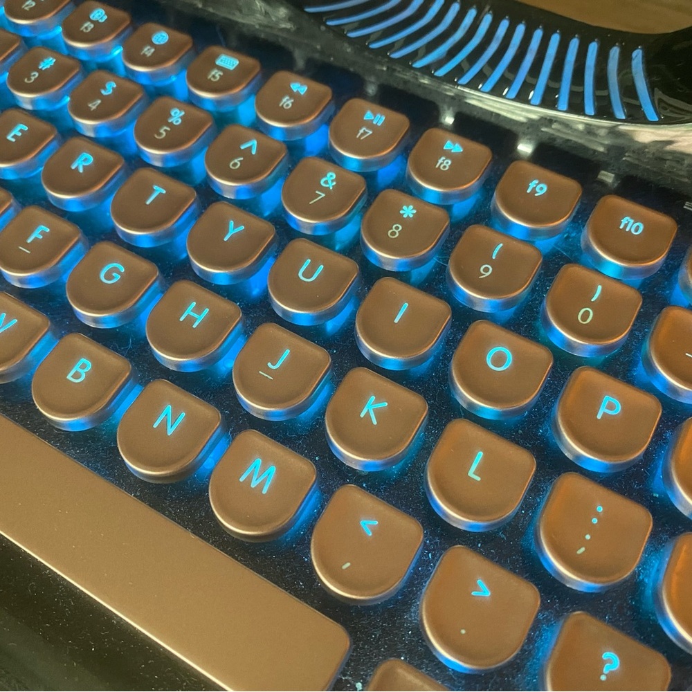 Vintage style KNEWKEY typewriter, mechanical keyboard Excellent Condition